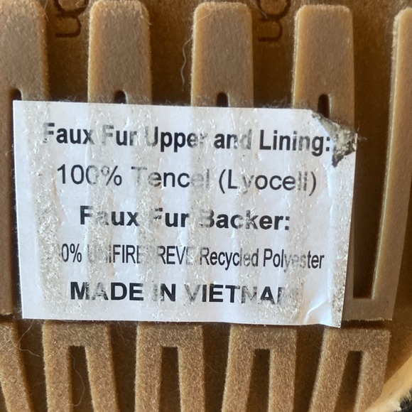 UGG NEW 2” Platform Closed Toe Faux Fur Slippers Size 9 - Picture 9 of 16